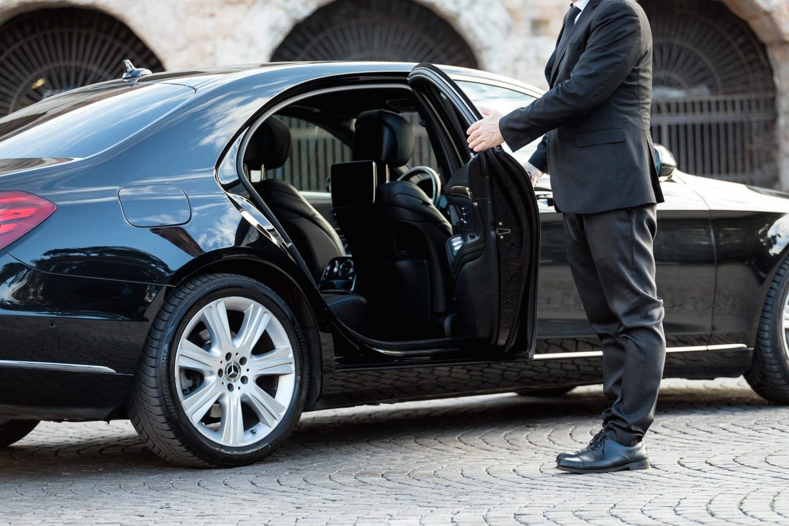 Corporate Limo Service in Chicago